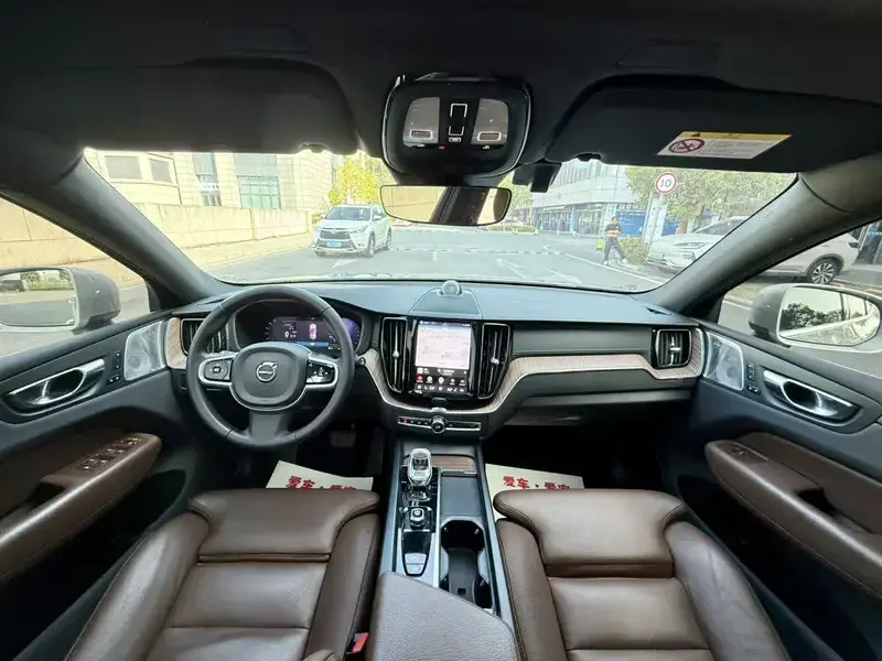 2022 Volvo XC60 с пробегом 34 000 км