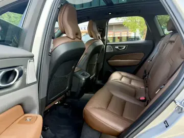 2022 Volvo XC60 с пробегом 34 000 км