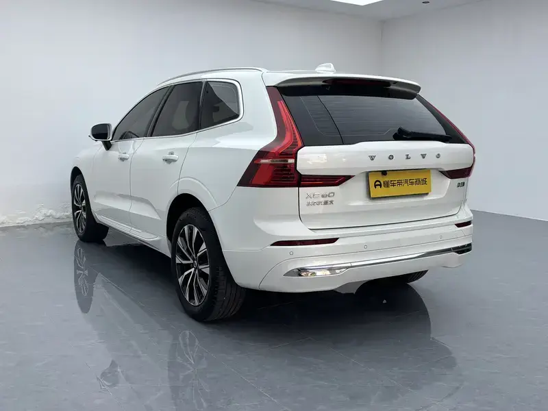 2025 Volvo XC60 с пробегом 38 200 км