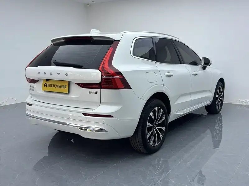 2025 Volvo XC60 с пробегом 38 200 км