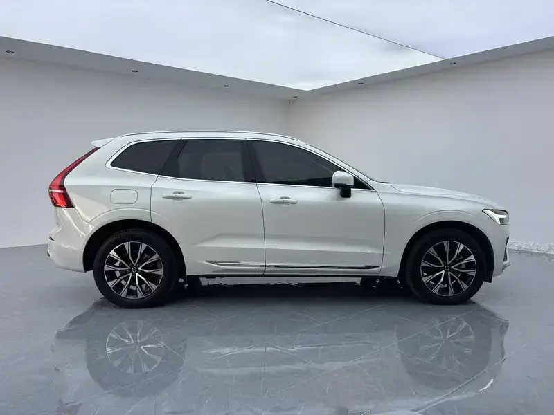 2025 Volvo XC60 с пробегом 38 200 км