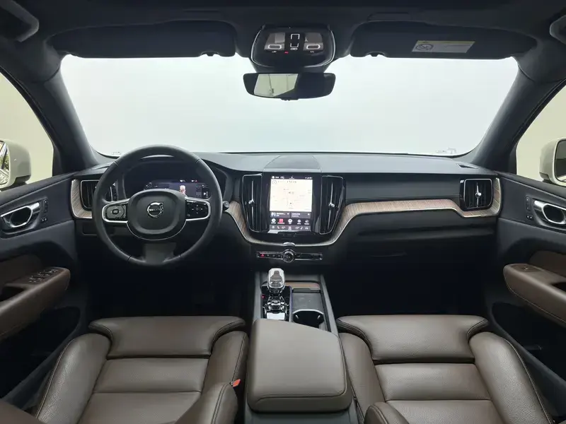 2025 Volvo XC60 с пробегом 38 200 км