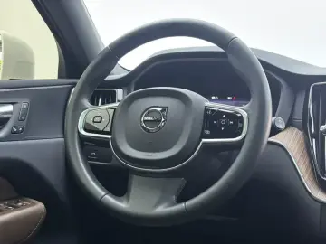 2025 Volvo XC60 с пробегом 38 200 км