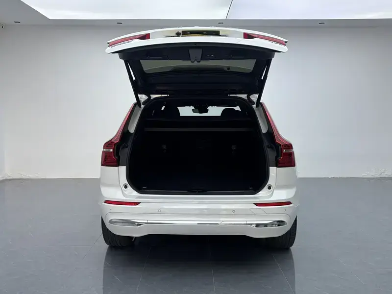 2025 Volvo XC60 с пробегом 38 200 км