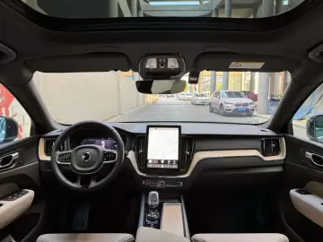 2026 Volvo XC60 с пробегом 2 000 км