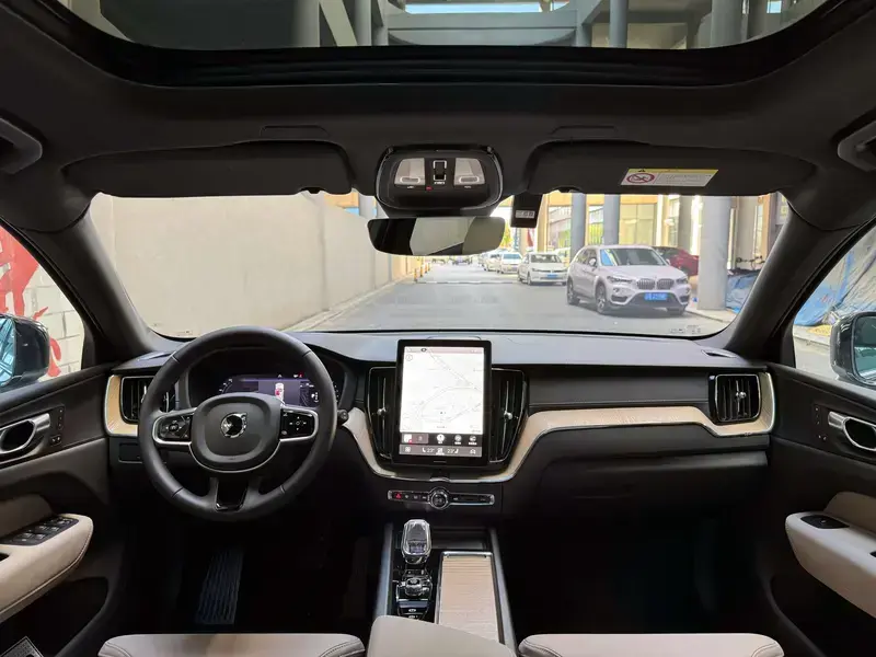 2026 Volvo XC60 с пробегом 2 000 км