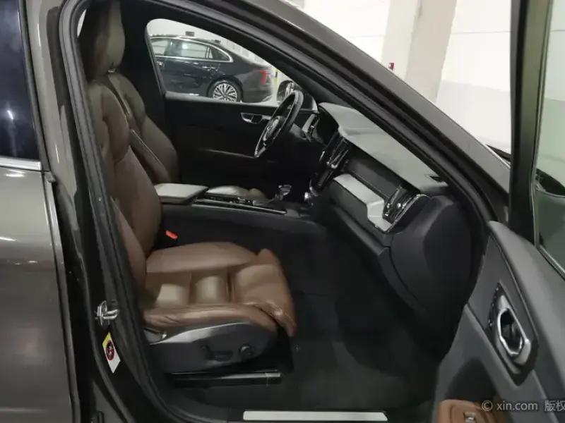 2021 Volvo XC60 с пробегом 124 000 км
