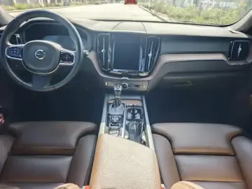 2021 Volvo XC60 с пробегом 21 000 км
