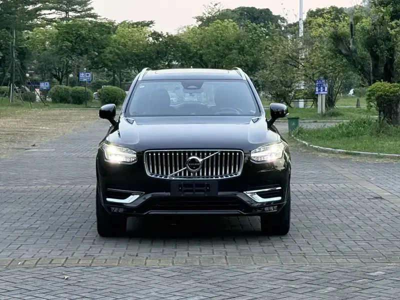 2023 Volvo XC90 с пробегом 19 000 км