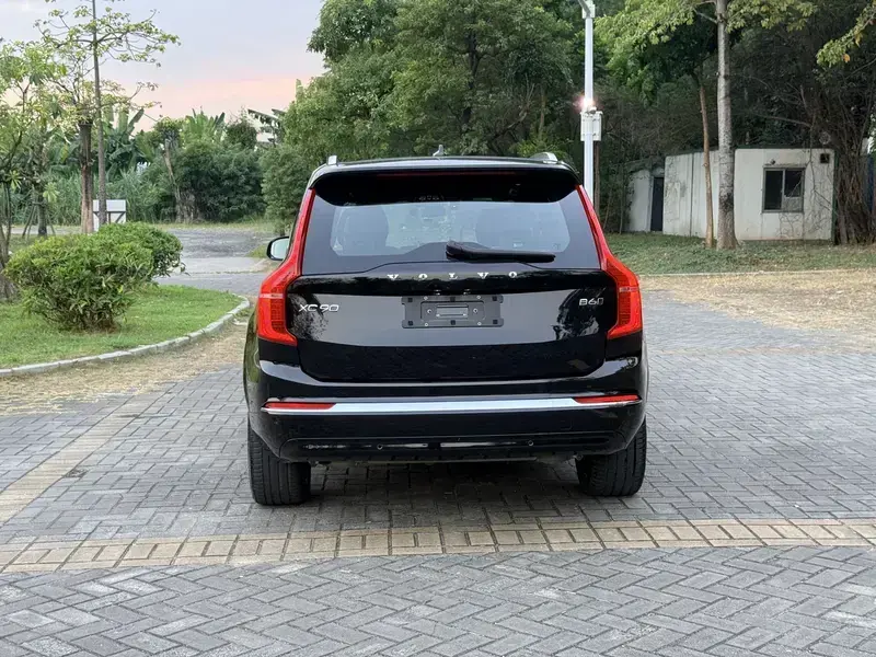 2023 Volvo XC90 с пробегом 19 000 км