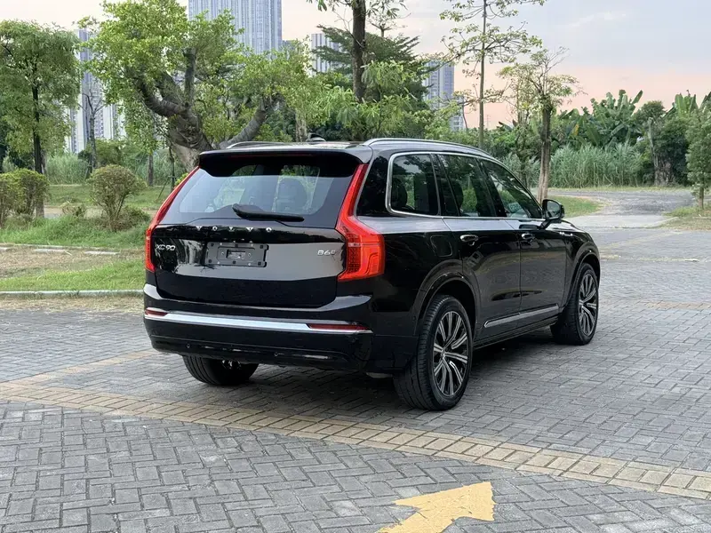 2023 Volvo XC90 с пробегом 19 000 км