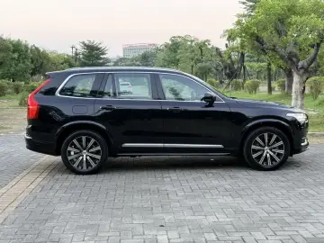 2023 Volvo XC90 с пробегом 19 000 км