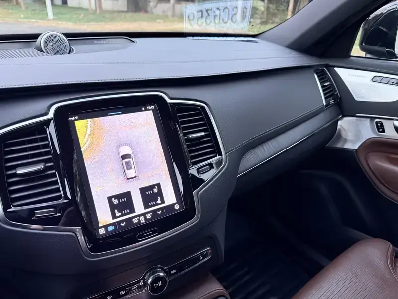 2023 Volvo XC90 с пробегом 19 000 км