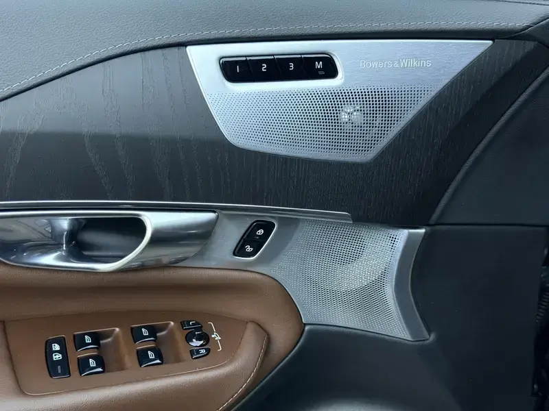 2023 Volvo XC90 с пробегом 19 000 км