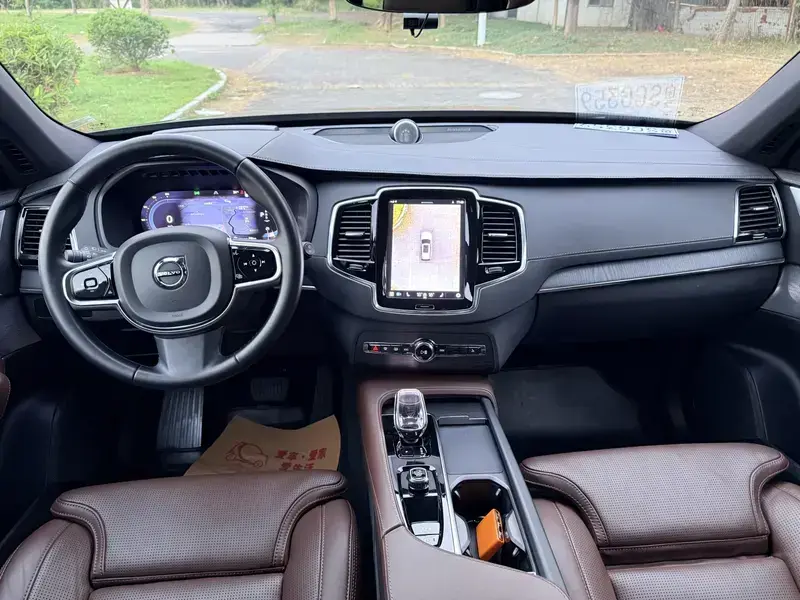 2023 Volvo XC90 с пробегом 19 000 км