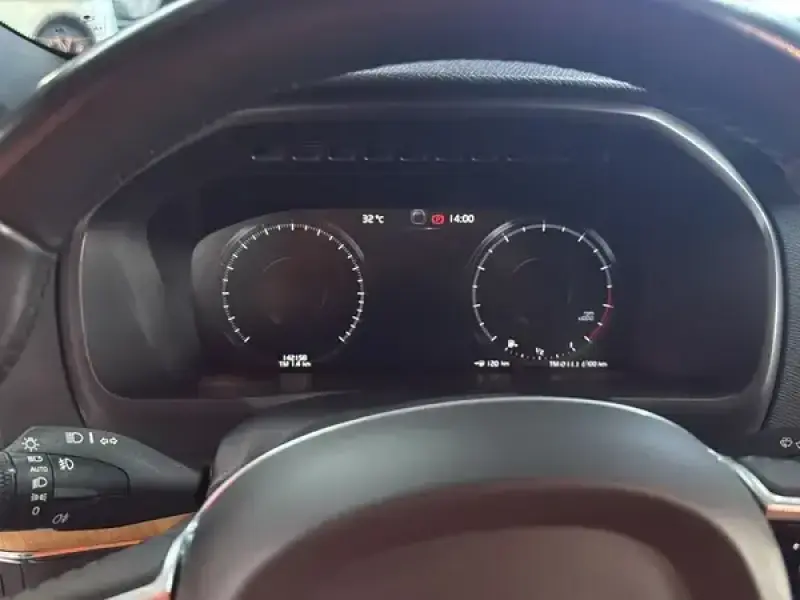 2021 Volvo XC90 с пробегом 142 000 км