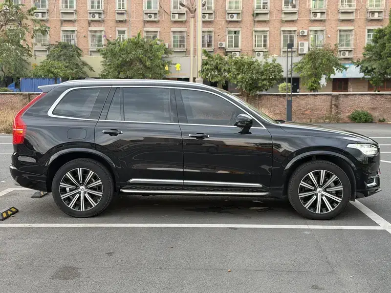 2021 Volvo XC90 с пробегом 85 900 км