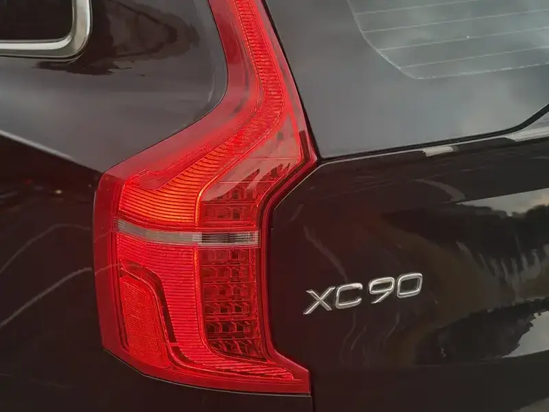 2021 Volvo XC90 с пробегом 85 900 км