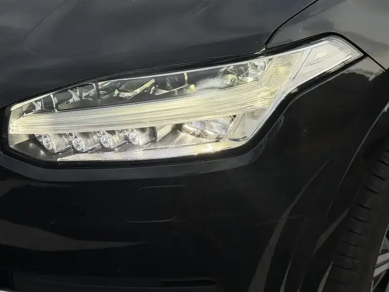 2021 Volvo XC90 с пробегом 85 900 км