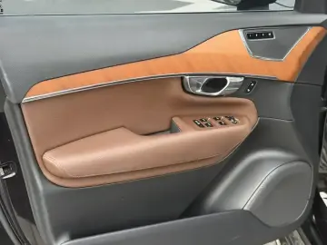 2021 Volvo XC90 с пробегом 85 900 км
