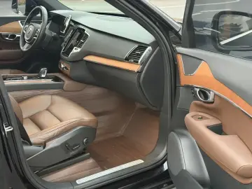 2021 Volvo XC90 с пробегом 85 900 км