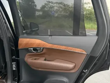 2021 Volvo XC90 с пробегом 85 900 км