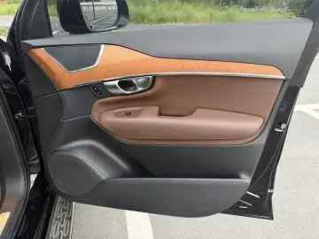 2021 Volvo XC90 с пробегом 85 900 км