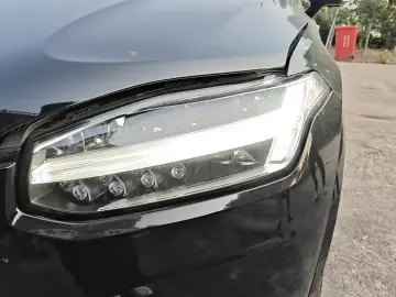 2023 Volvo XC90 с пробегом 131 000 км