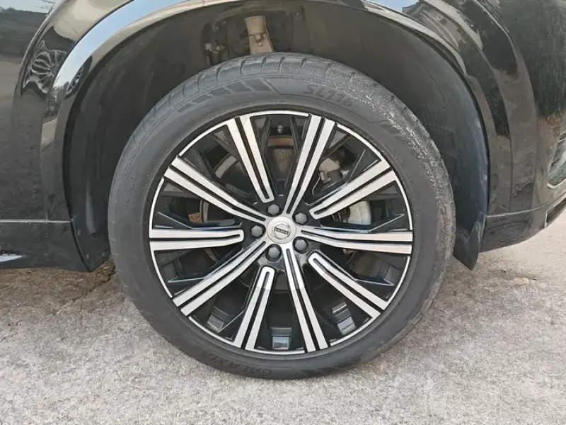 2023 Volvo XC90 с пробегом 131 000 км