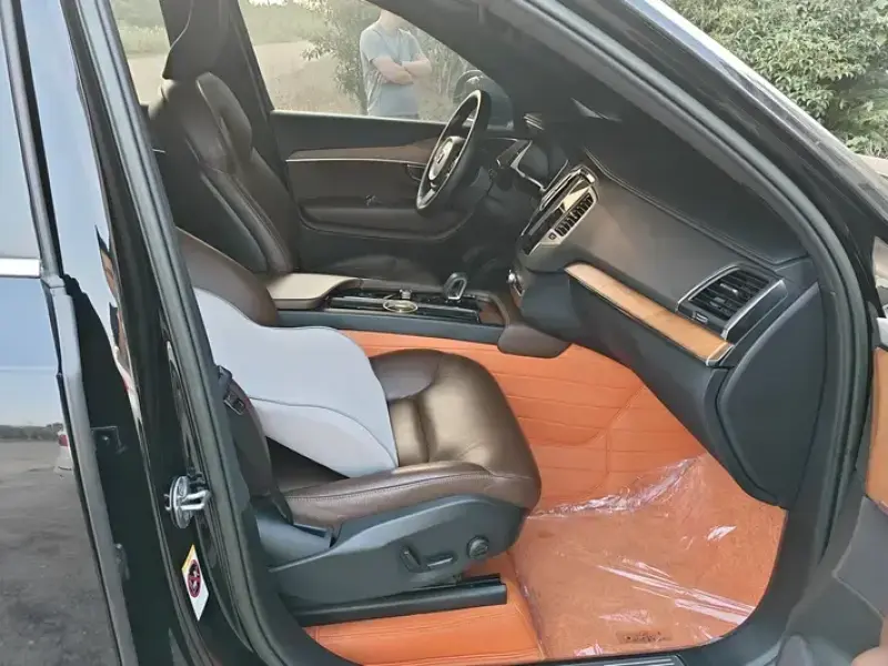 2023 Volvo XC90 с пробегом 131 000 км