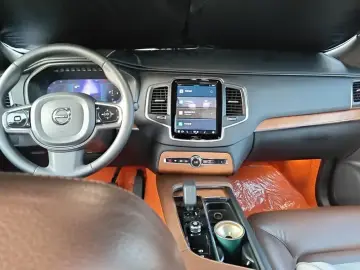 2023 Volvo XC90 с пробегом 131 000 км