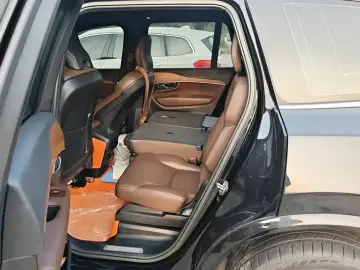 2023 Volvo XC90 с пробегом 131 000 км