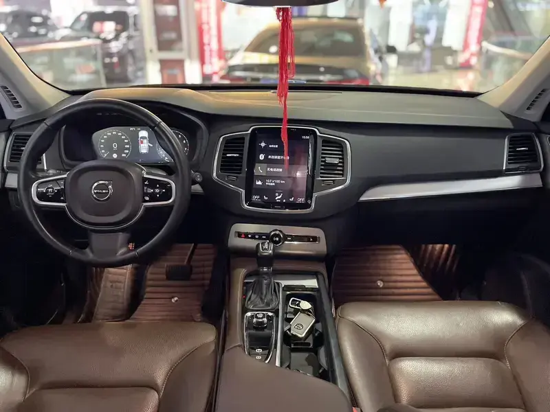 2019 Volvo XC90 с пробегом 122 700 км