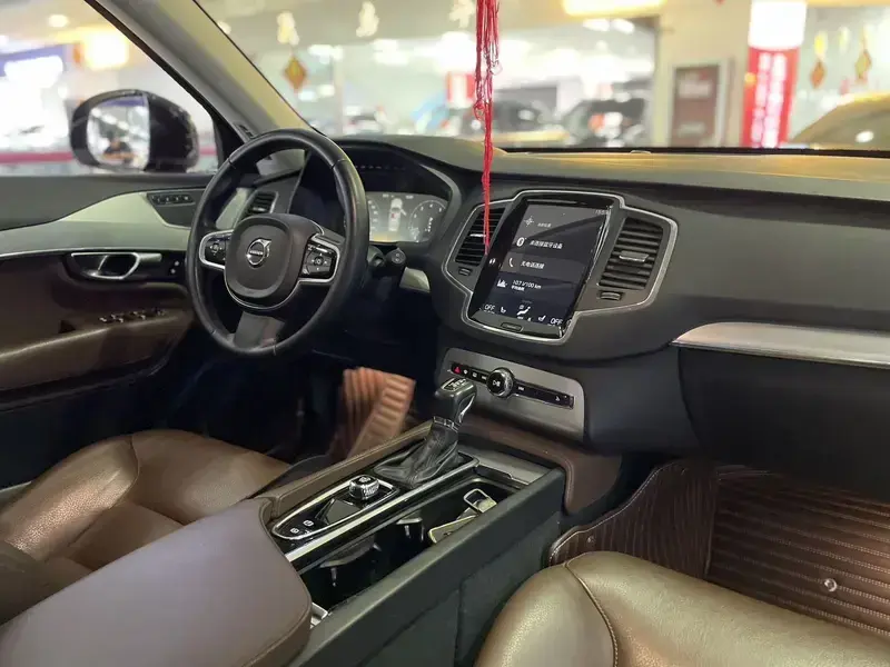 2019 Volvo XC90 с пробегом 122 700 км