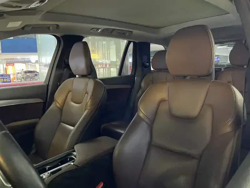 2019 Volvo XC90 с пробегом 122 700 км