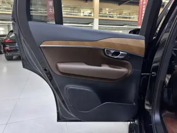 2022 Volvo XC90 с пробегом 60 000 км