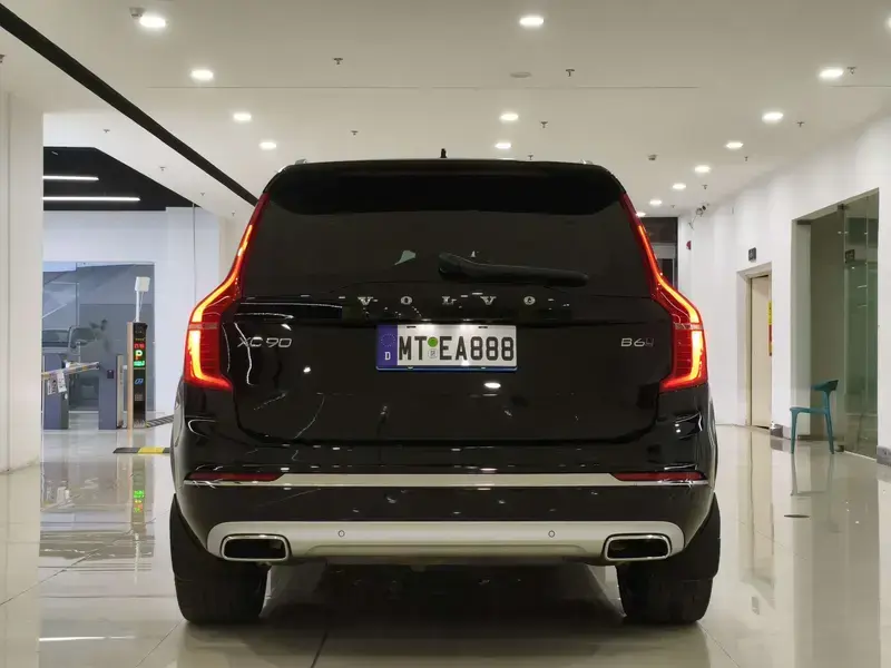 2021 Volvo XC90 с пробегом 74 000 км
