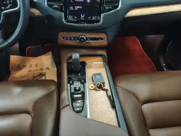 2021 Volvo XC90 с пробегом 74 000 км