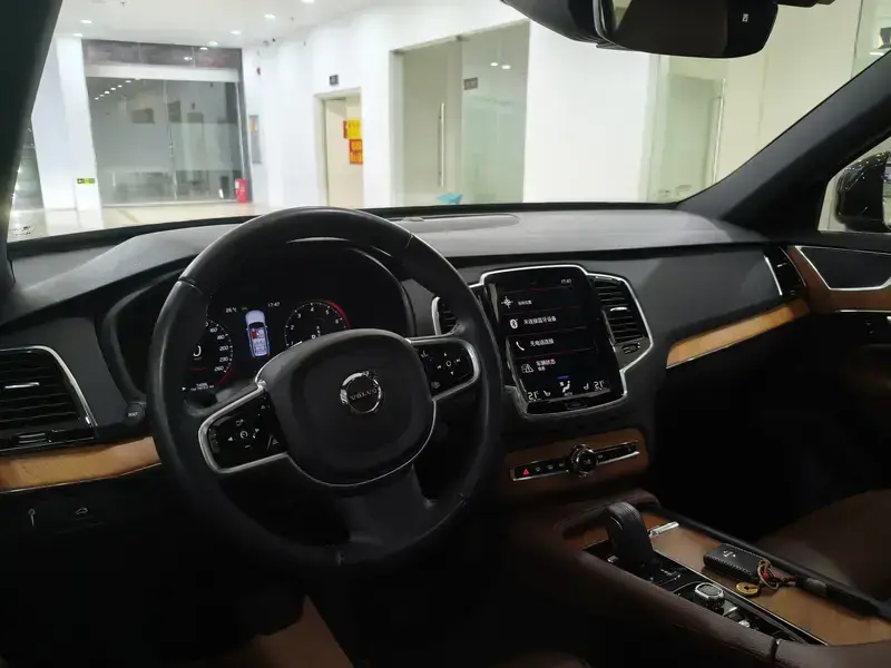 2021 Volvo XC90 с пробегом 74 000 км