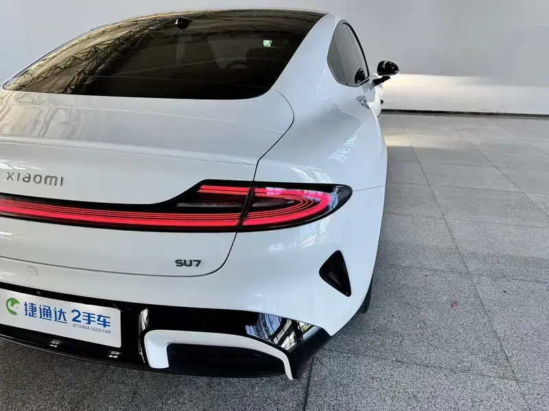 2024 Xiaomi SU7 с пробегом 44 000 км