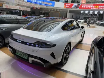 2024 Xiaomi SU7 с пробегом 28 000 км