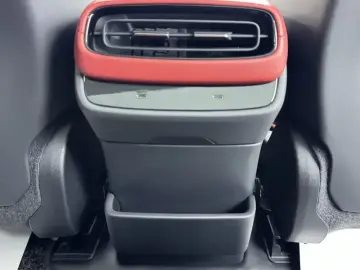 2024 Xiaomi SU7 с пробегом 5 000 км