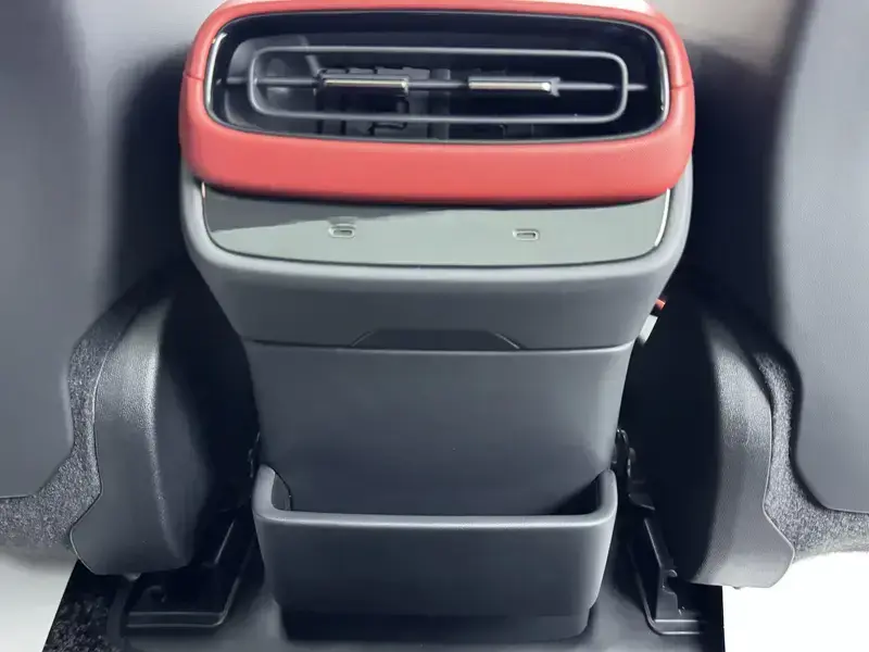 2024 Xiaomi SU7 с пробегом 5 000 км