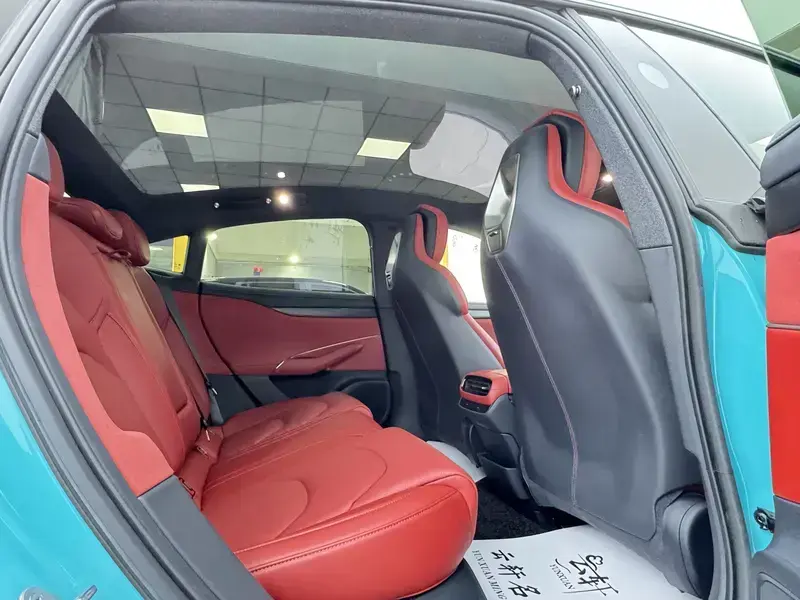 2024 Xiaomi SU7 с пробегом 5 000 км