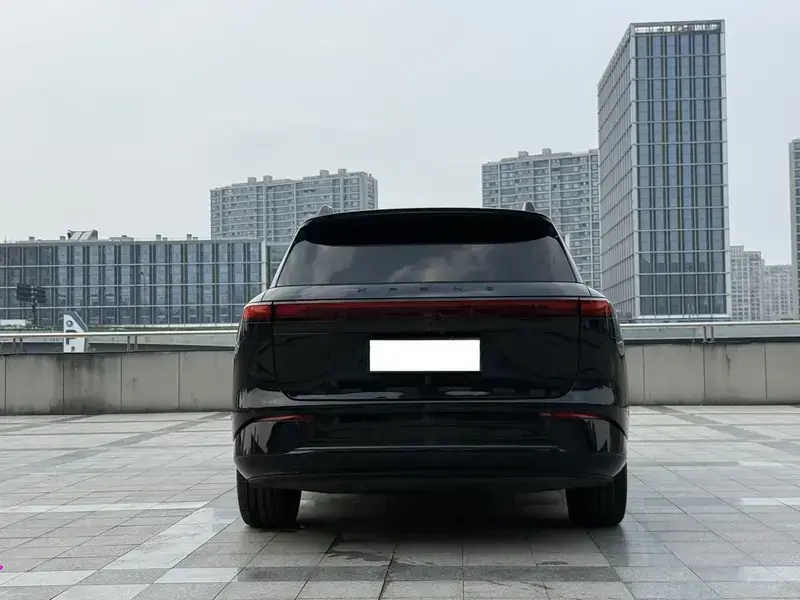 2025 Xpeng G9 с пробегом 15 000 км