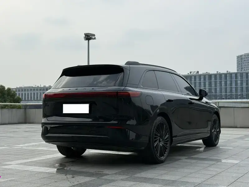 2025 Xpeng G9 с пробегом 15 000 км
