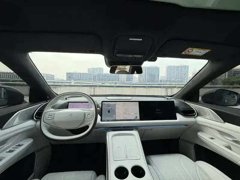 2025 Xpeng G9 с пробегом 15 000 км
