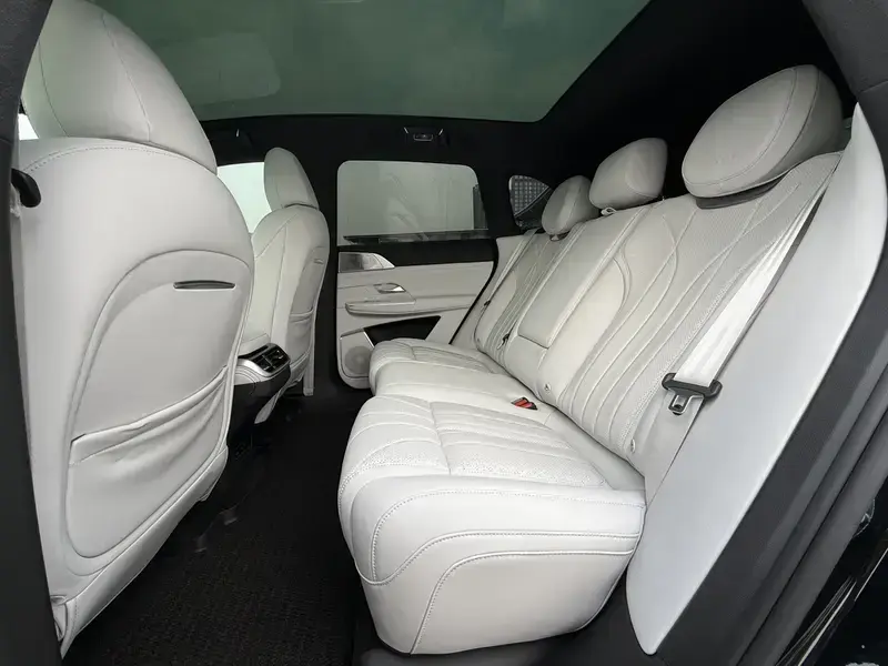 2025 Xpeng G9 с пробегом 15 000 км