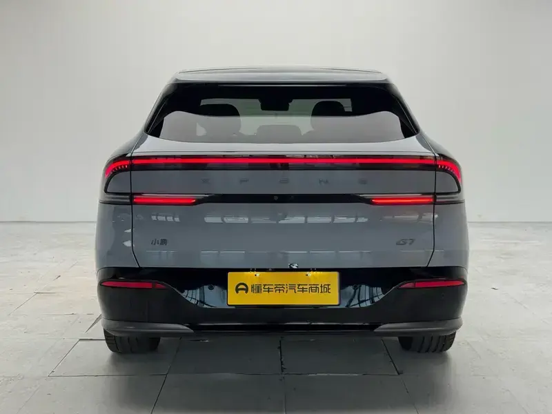 2025 Xpeng G7 с пробегом 900 км