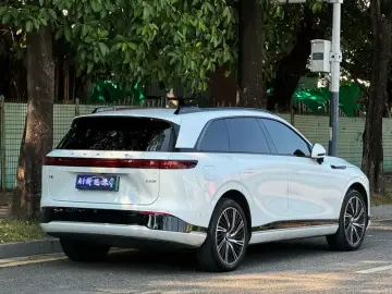 2024 Xpeng G9 с пробегом 52 000 км